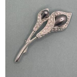Calla Lily VTG statement pave rhinestones faux pearl silver tone brooch pin 3"